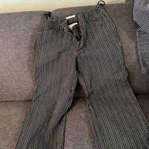 Women’s wide leg capris.